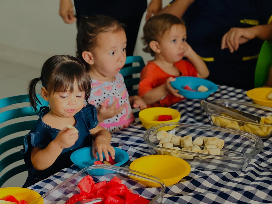 Criança brincando em ambiente seguro e estimulante - Imagem 21