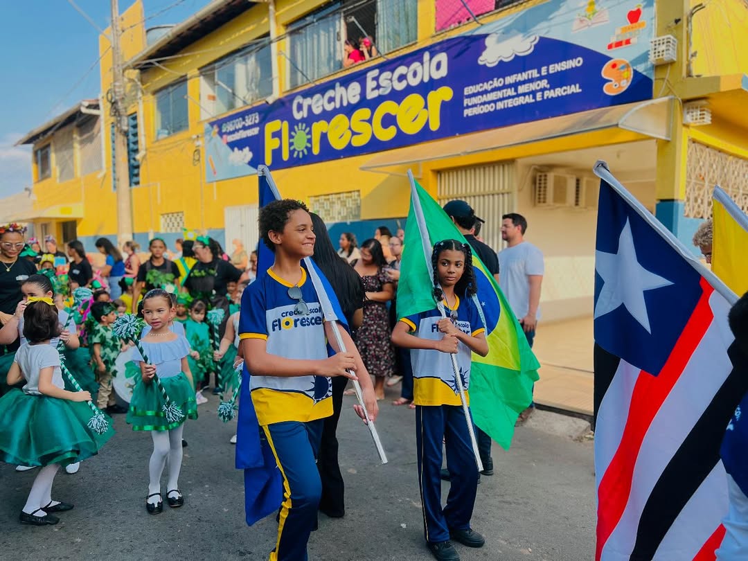 Crianças em atividade de celebração na Creche Escola Florescer - Imagem 87