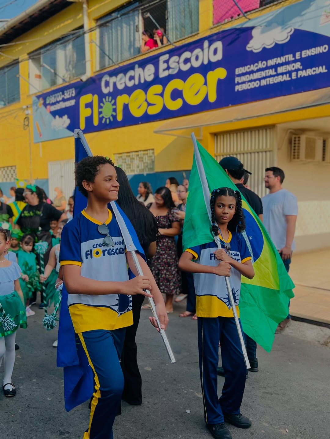 Grupo de alunos e professores em evento especial - Imagem 92