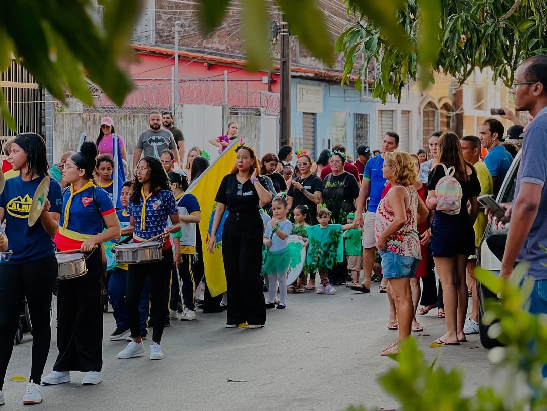 Celebração infantil com tema divertido na escola - Imagem 93