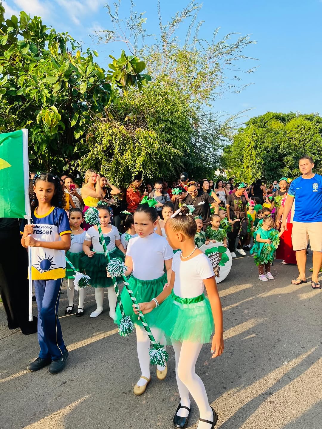 Decoração e ambiente festivo na Creche Escola Florescer - Imagem 96