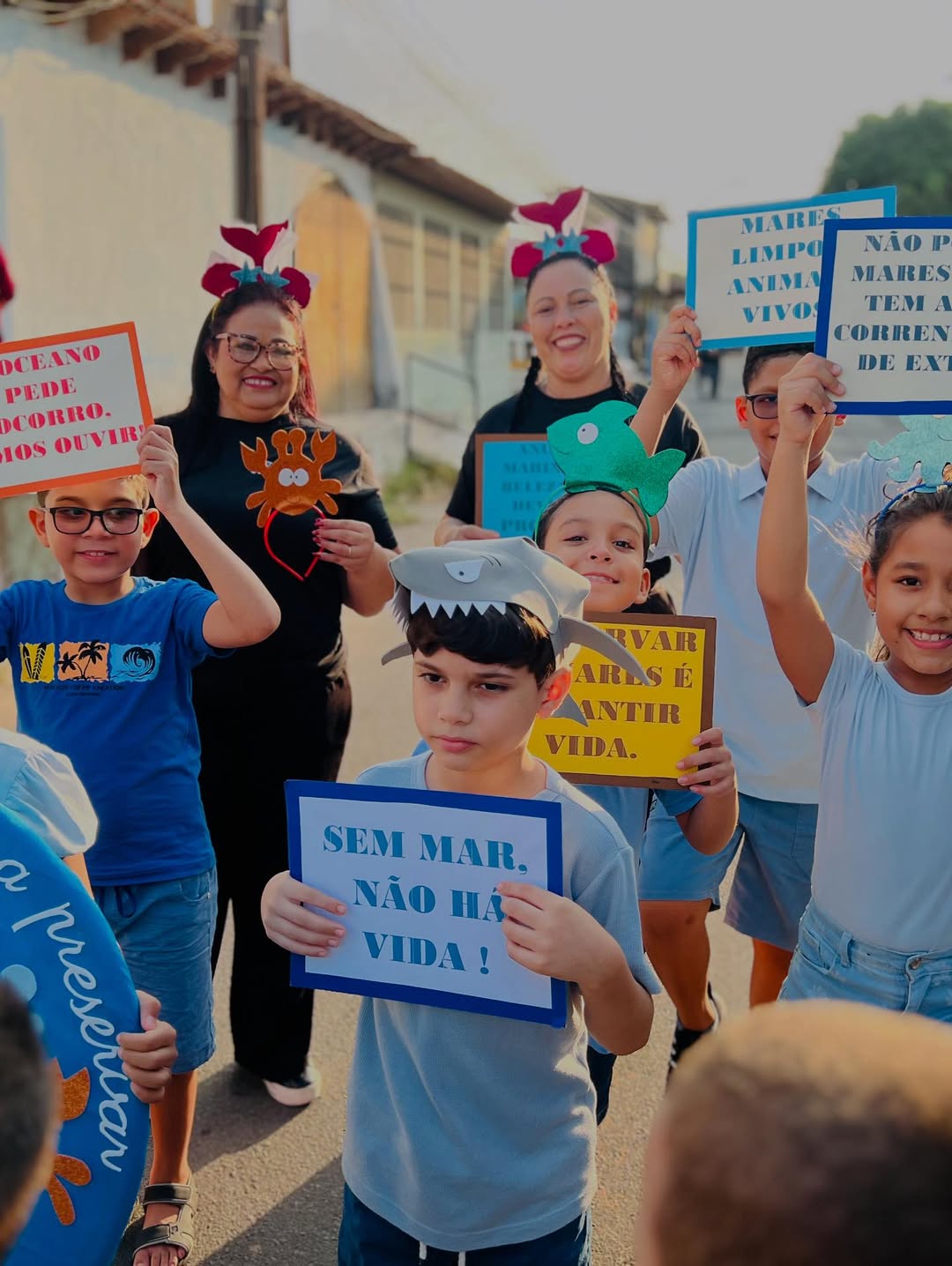 Detalhe de apresentação ou performance infantil - Imagem 97