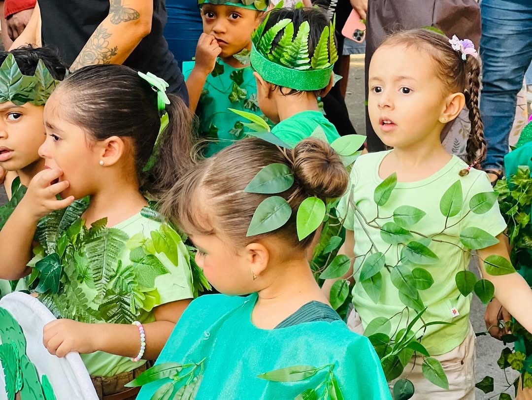 Palco ou área de apresentação infantil decorada - Imagem 104