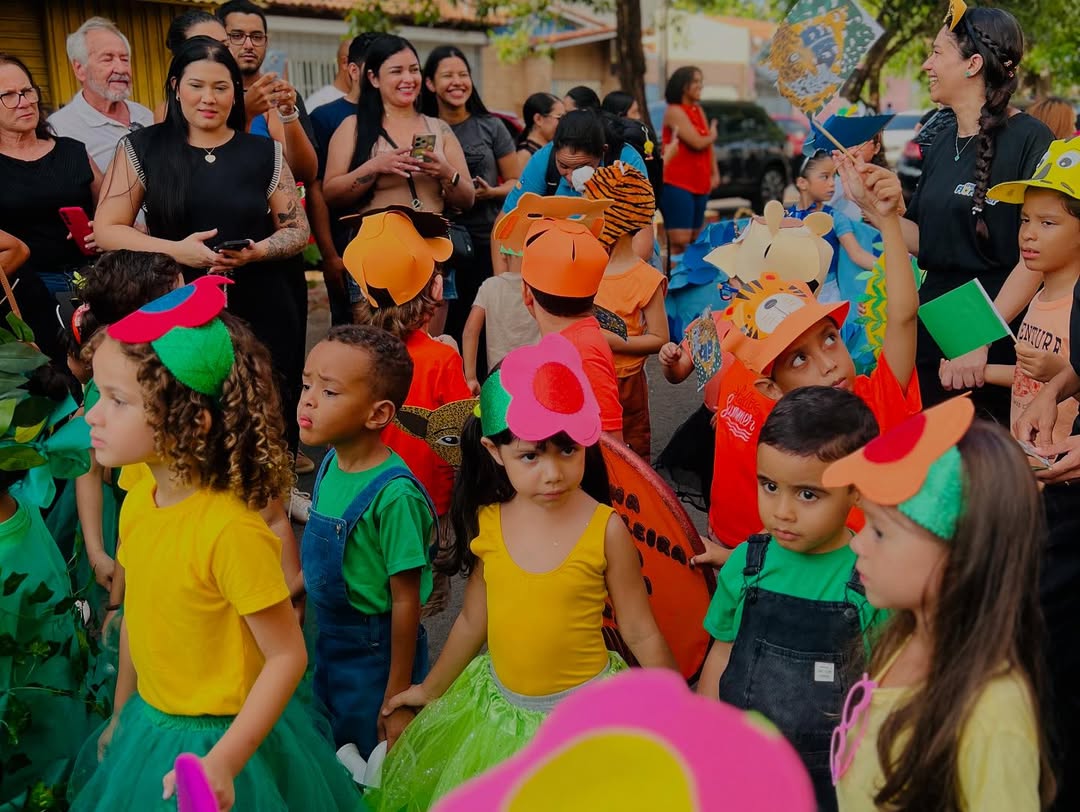 Ambiente acolhedor e feliz em evento da creche - Imagem 120