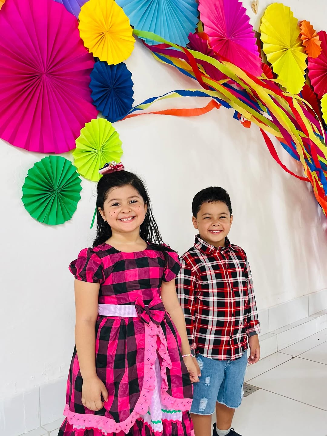 Pequenos exploradores em atividade na Creche Escola Florescer - Imagem 2