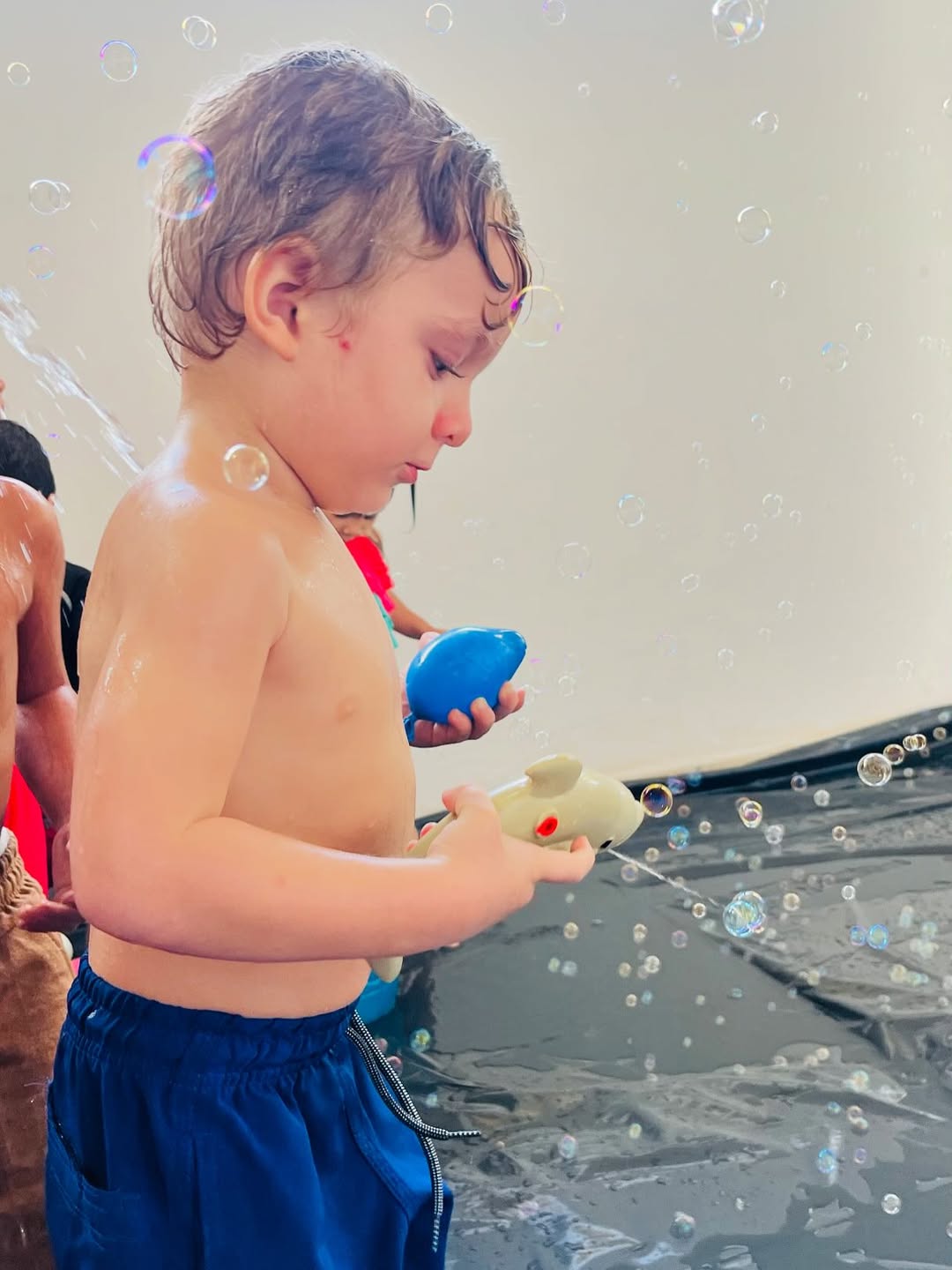 Momento de descoberta e curiosidade infantil - Imagem 29