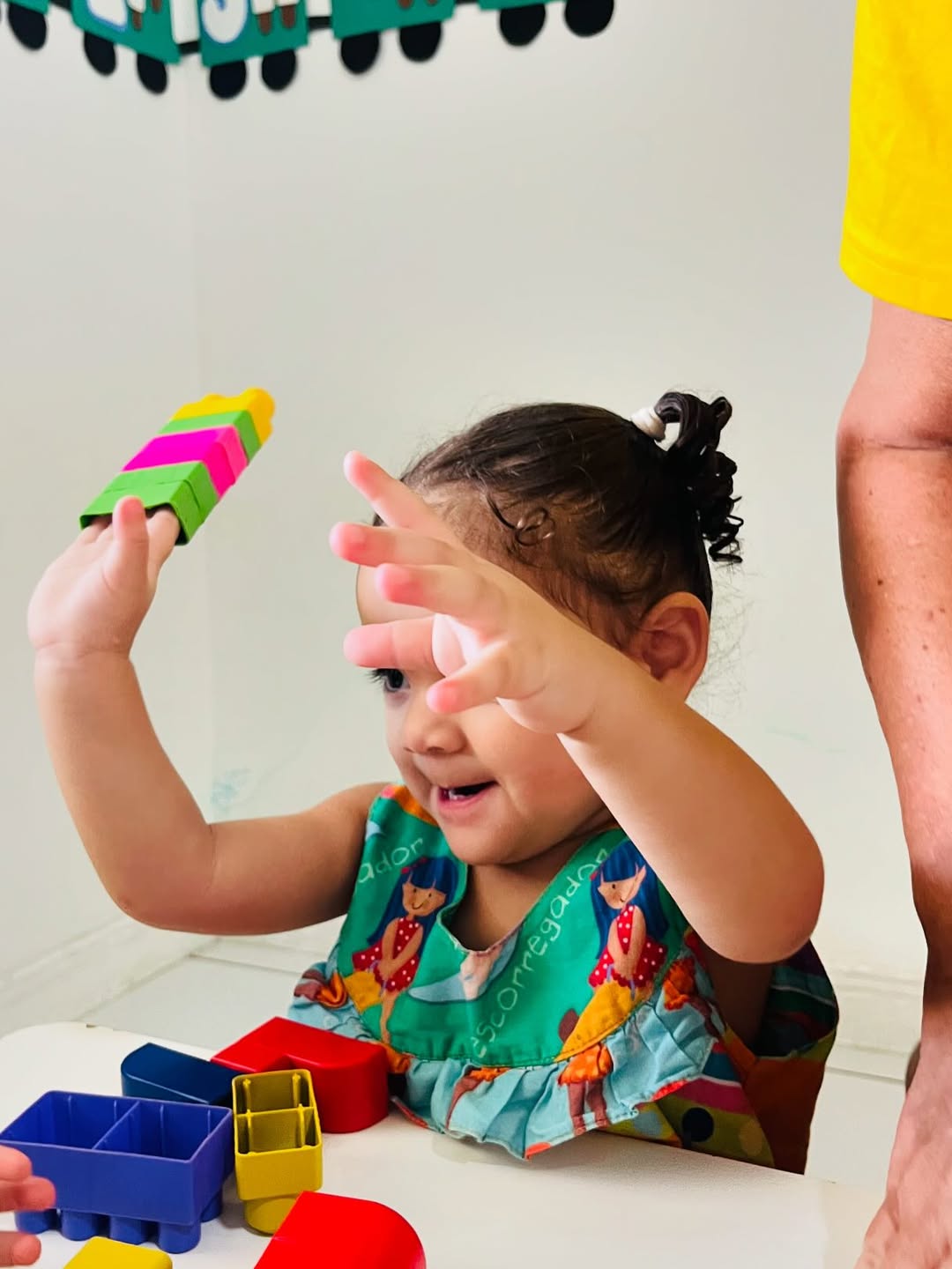 Crianças participando de um evento da Creche Escola Florescer - Imagem 80