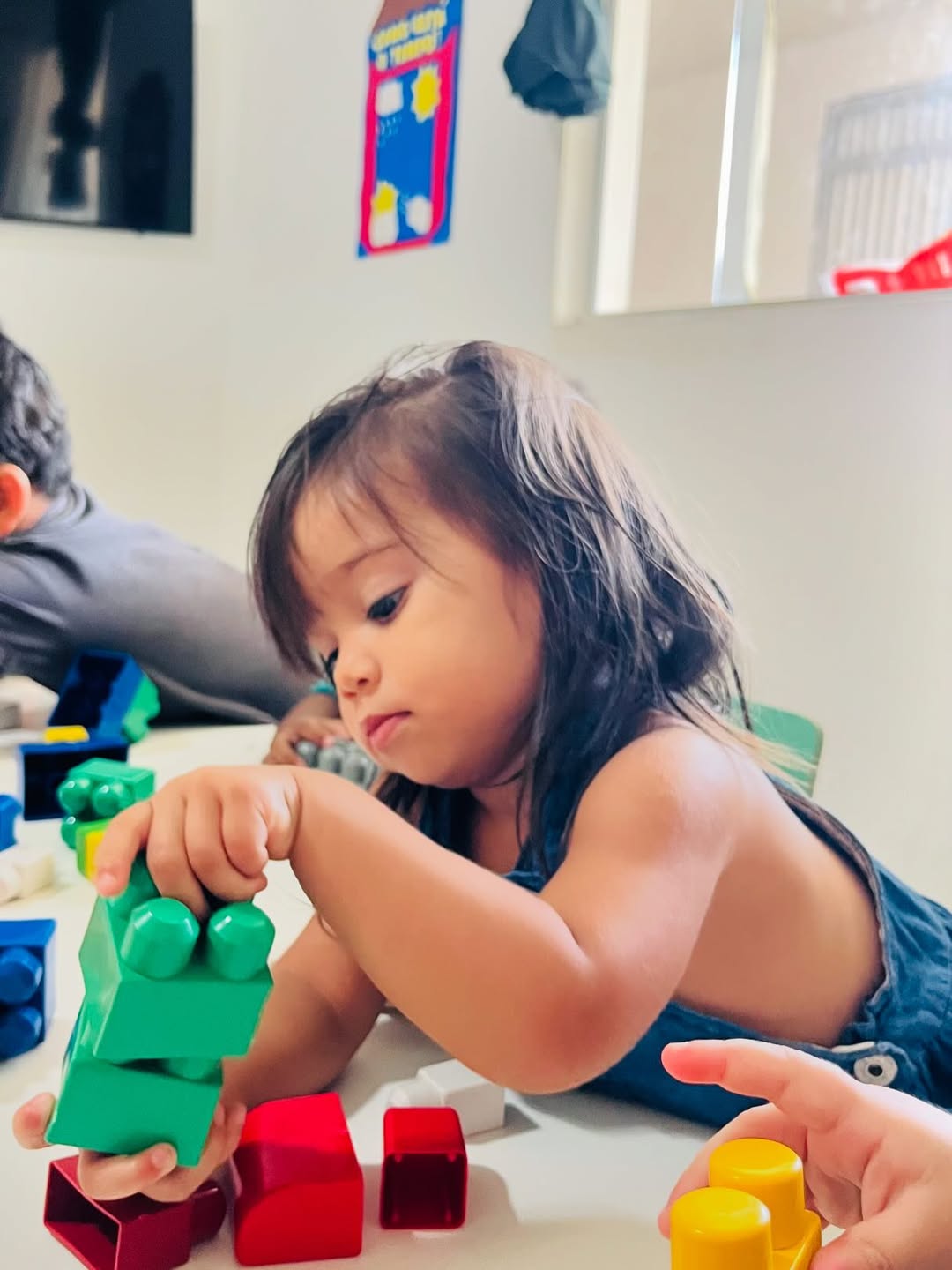 Alegria infantil em um dia de festa na creche - Imagem 84
