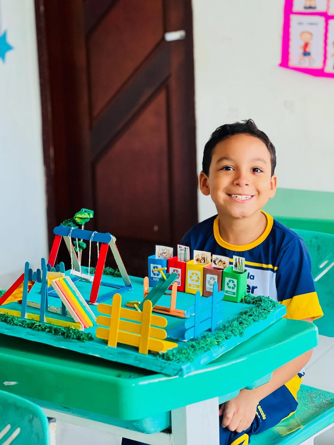Jogo de encaixe com diferentes formas geométricas para aprendizado - Imagem 13