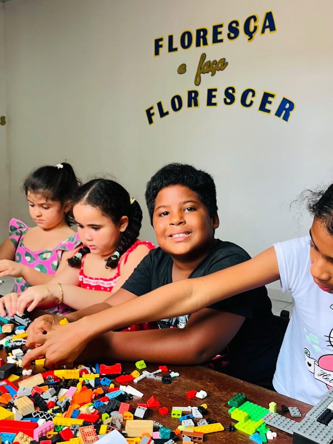 Jogo de sombras ou luzes com interação infantil - Imagem 21